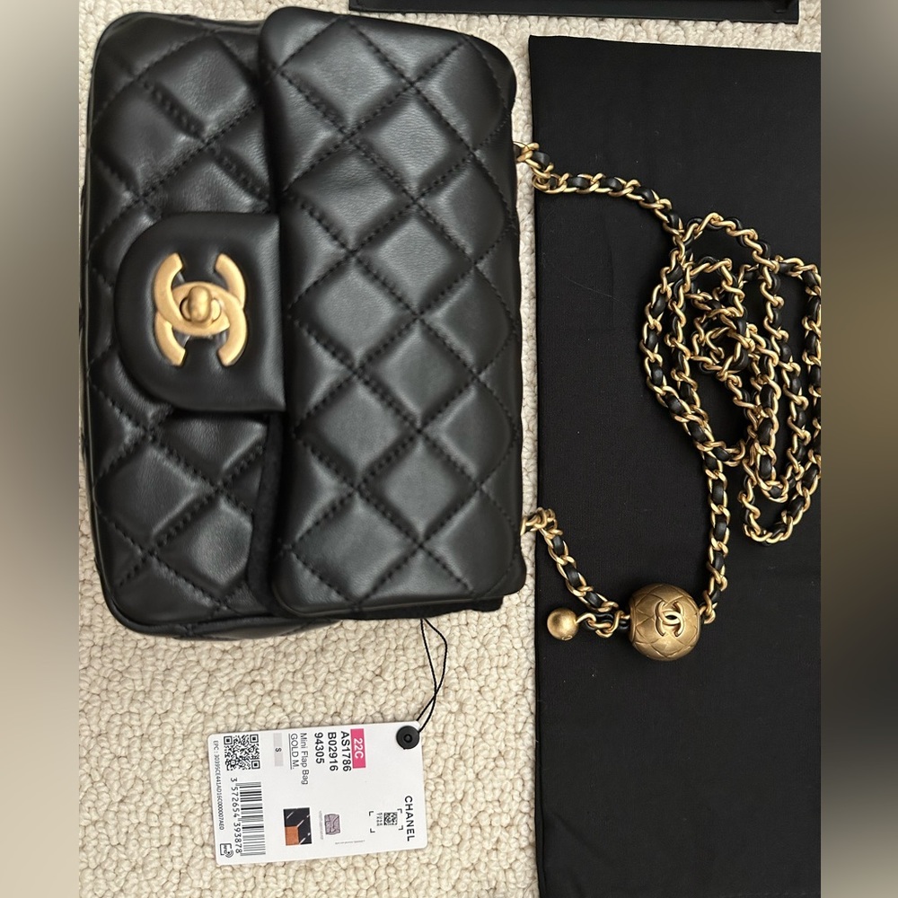 Brand new with tag 22C CHANEL pearl crush mini square black with gold ball